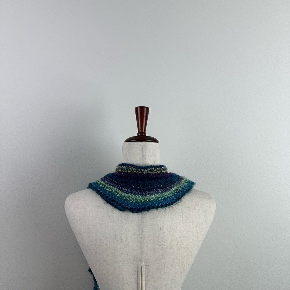 EUC Unbranded Women’s Knitted Scarf - Picture 5 of 5